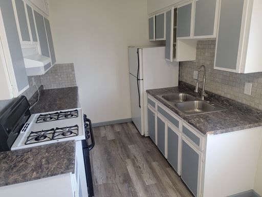 First month free rent 2nd story 2 bedroom 1 bath with a room for an office – photo 1