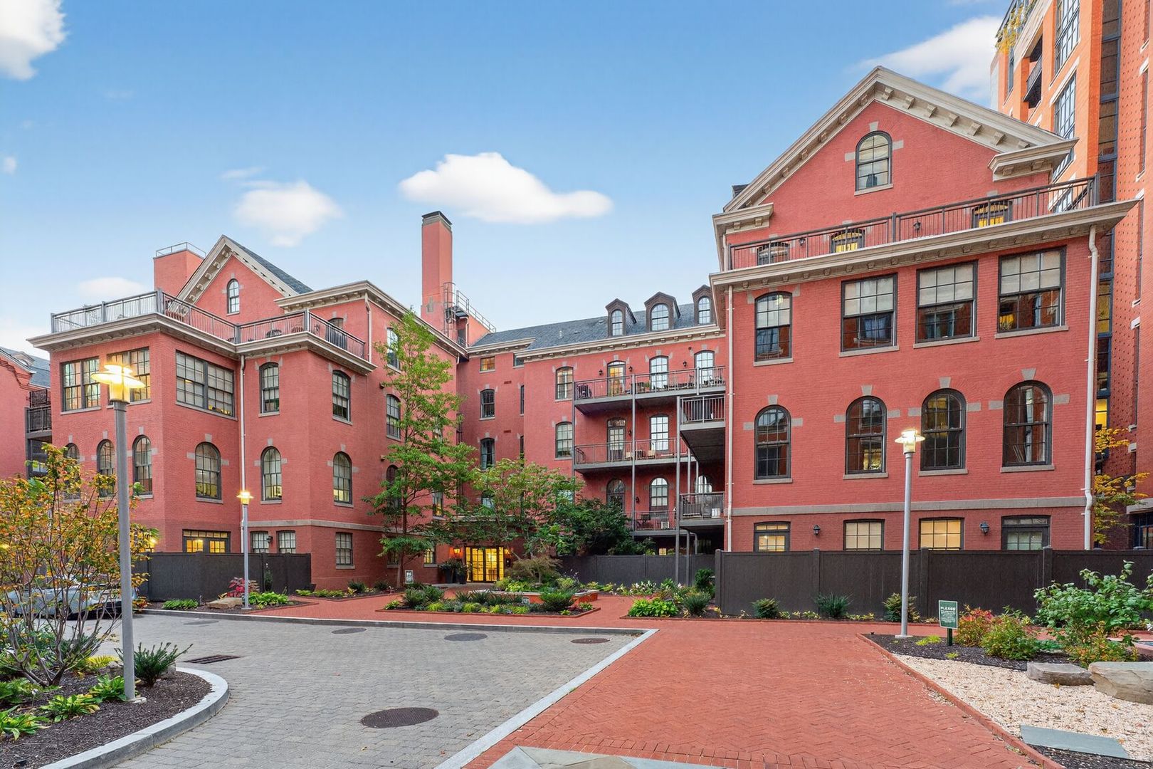 Washington Condo: 215 I St NE #209