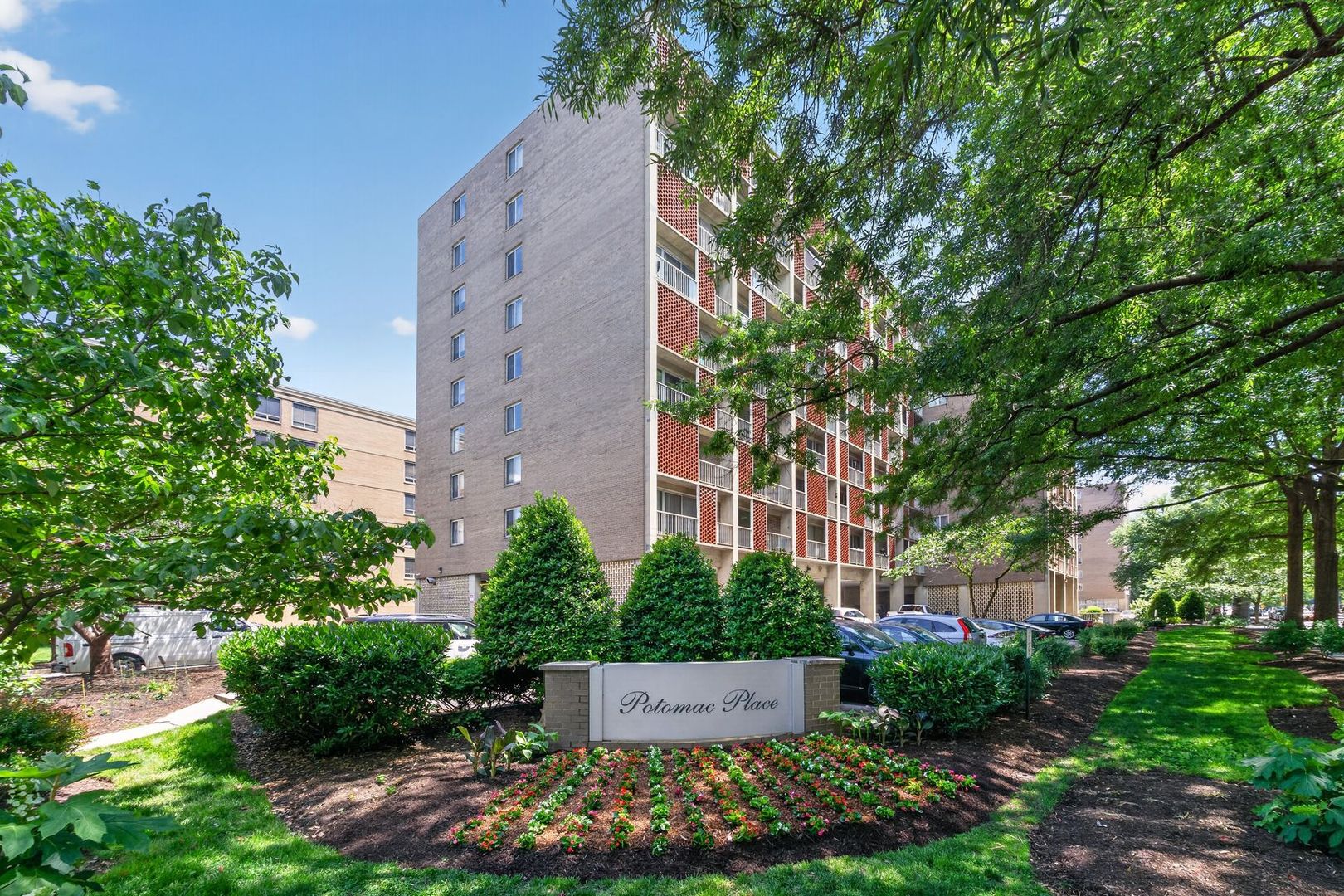 Washington Condo: 800 4th St SW Unit S117