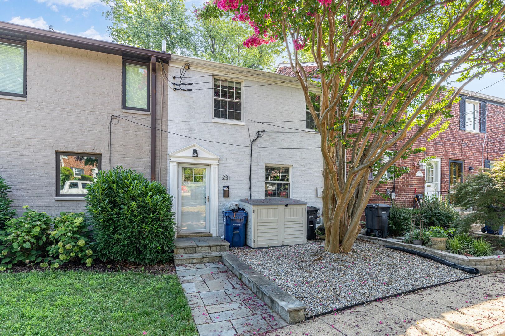 Alexandria Townhome: 231 Burgess Ave