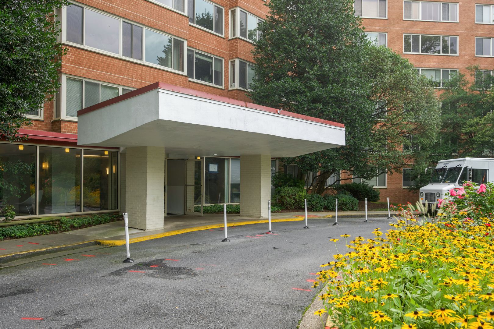 Washington Condo: 4000 Tunlaw Rd NW #727