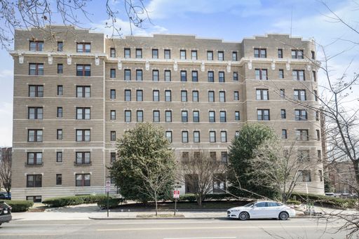 Dual-Entry Designer 2BR | In-Unit W/D | Pet Friendly & Parkside! Available now! – photo 1