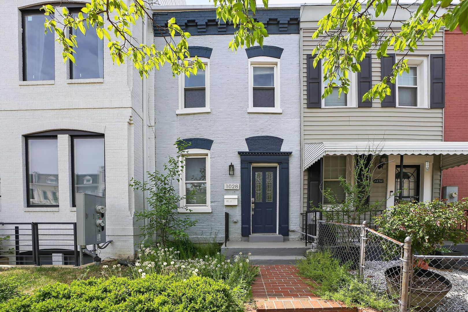 Washington Townhome: 1028 4th St NE