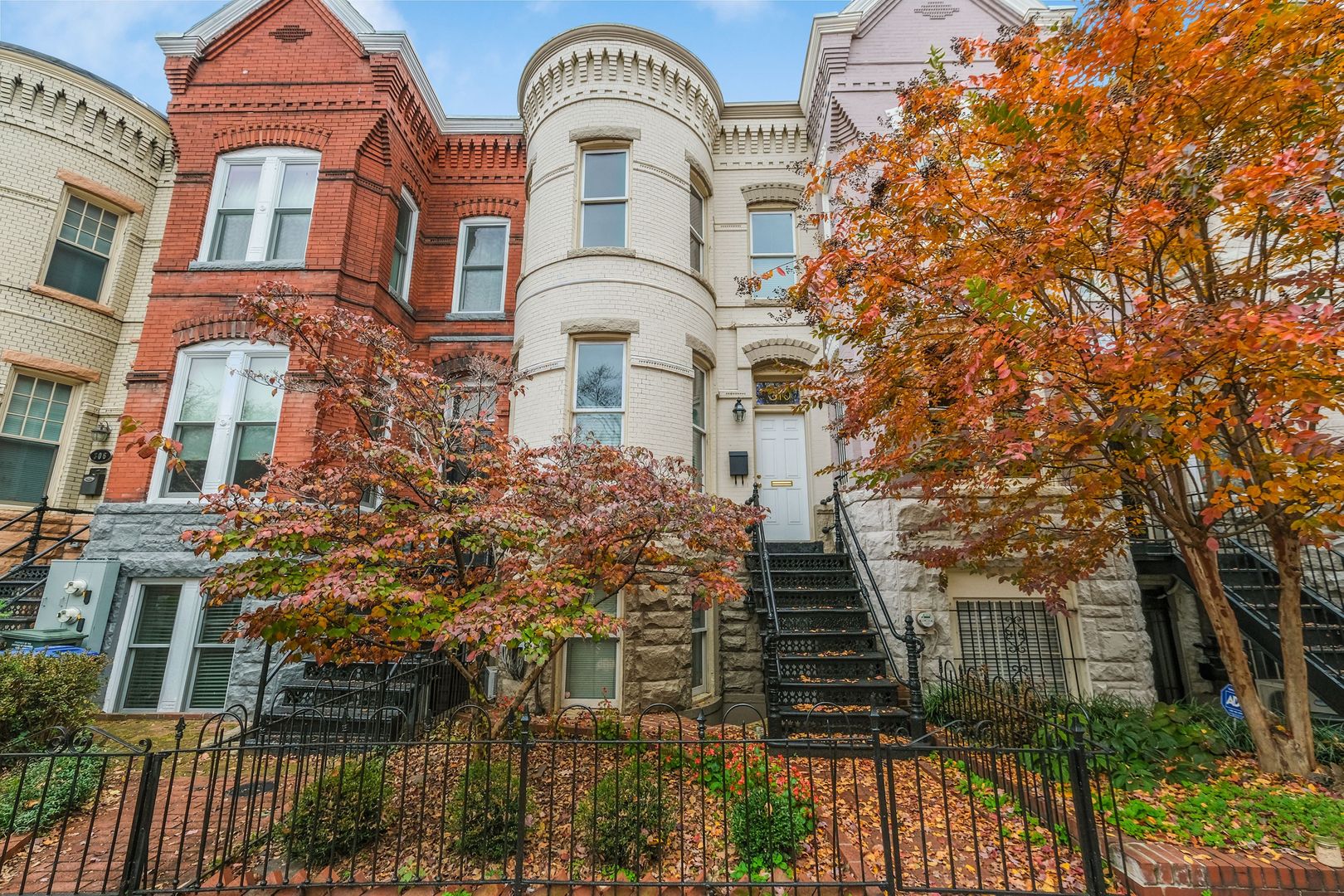 Washington Apartment: 310 9th St  NE