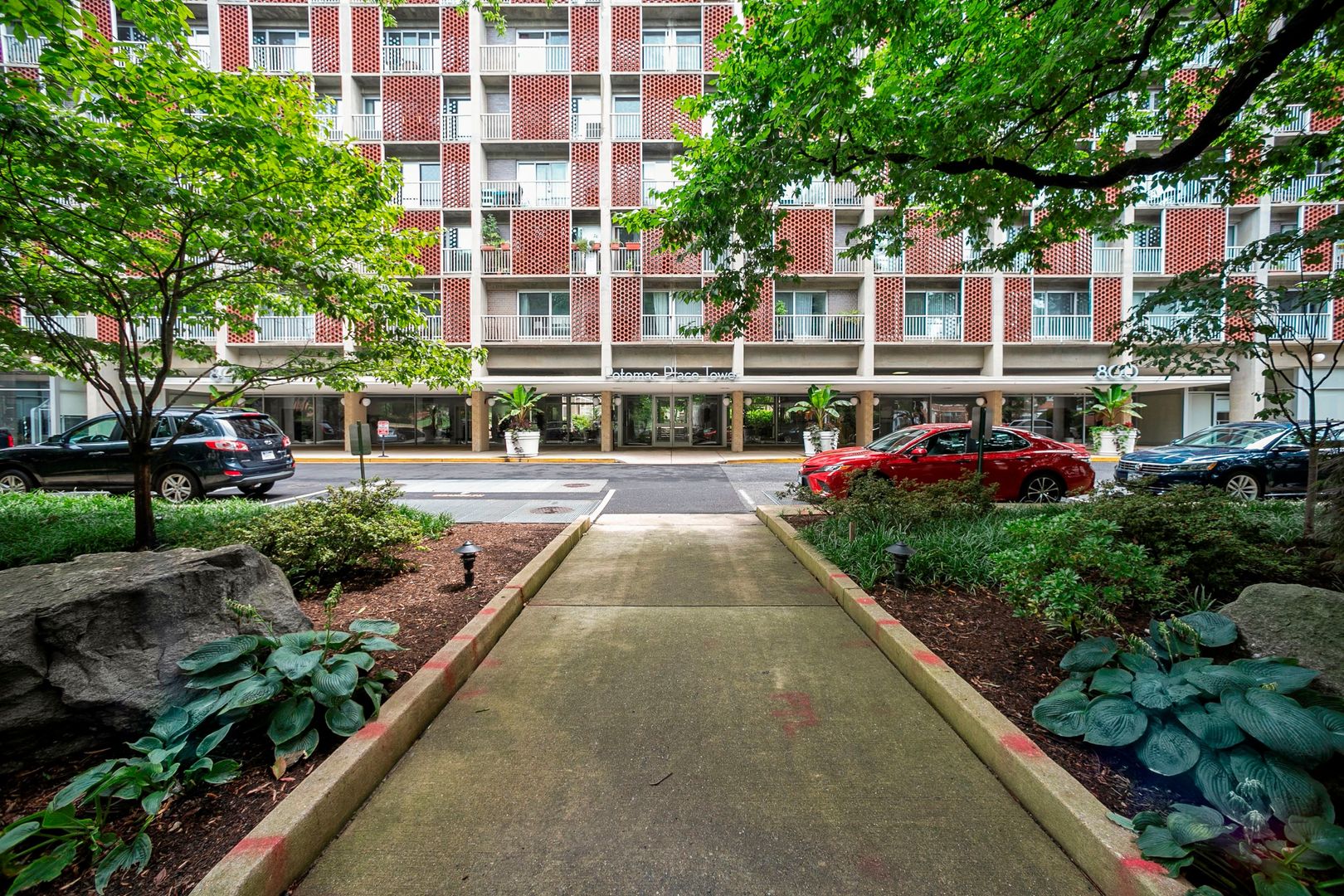 Washington Condo: 800 4th St SW #N614