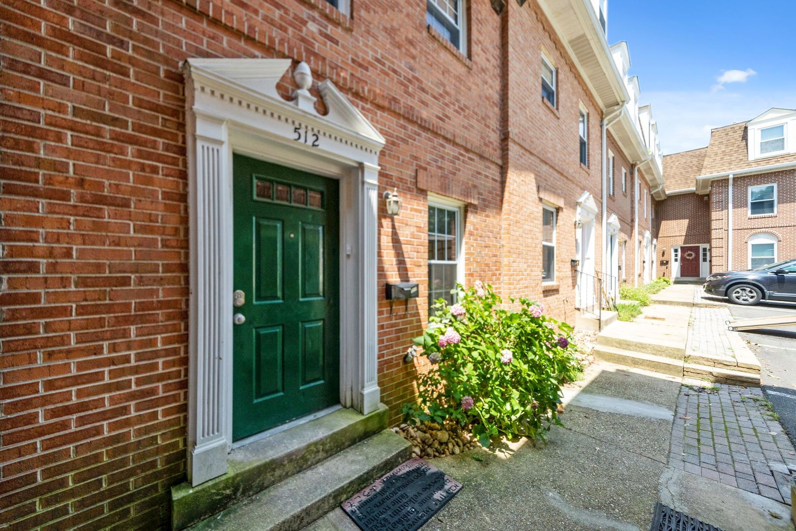 Arlington House: 512 S Veitch St