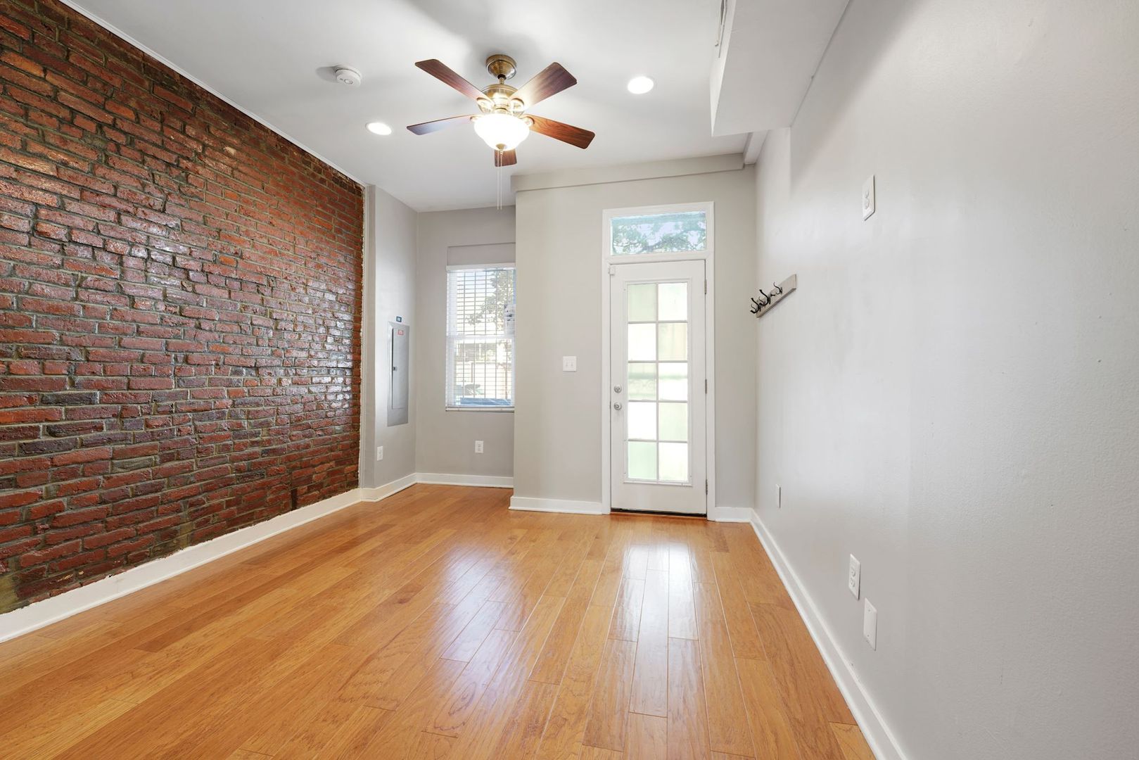 Washington House: 1255 Wylie St NE