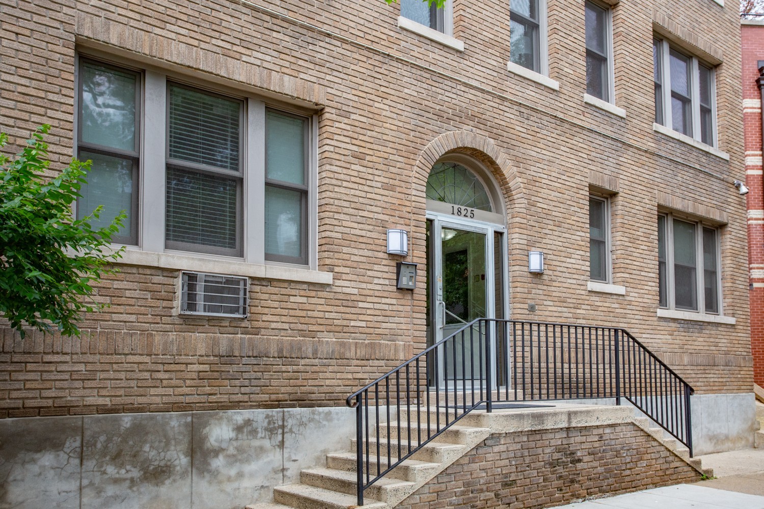 Washington House: 1825 Florida Ave NW