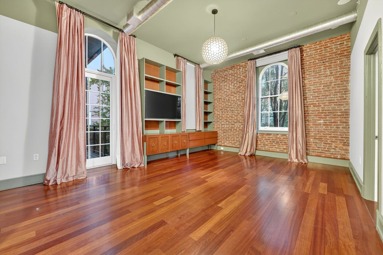 Washington Condo: 215 I St NE #209