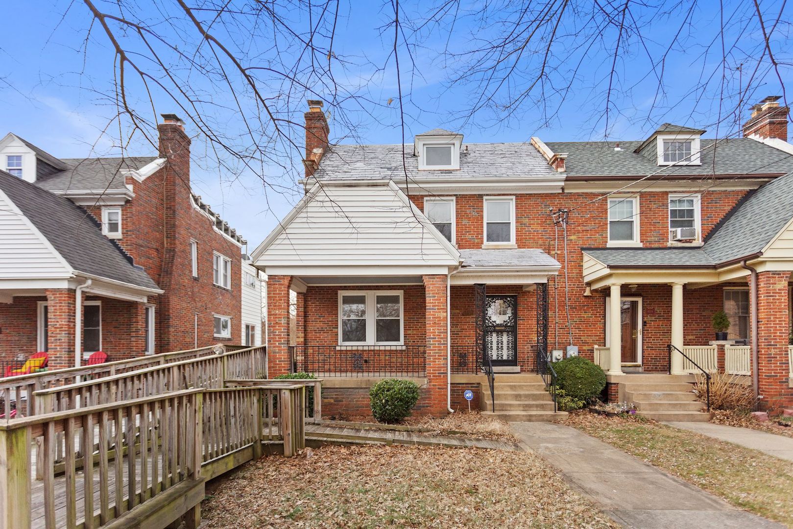 Washington House: 4312 10th St NE