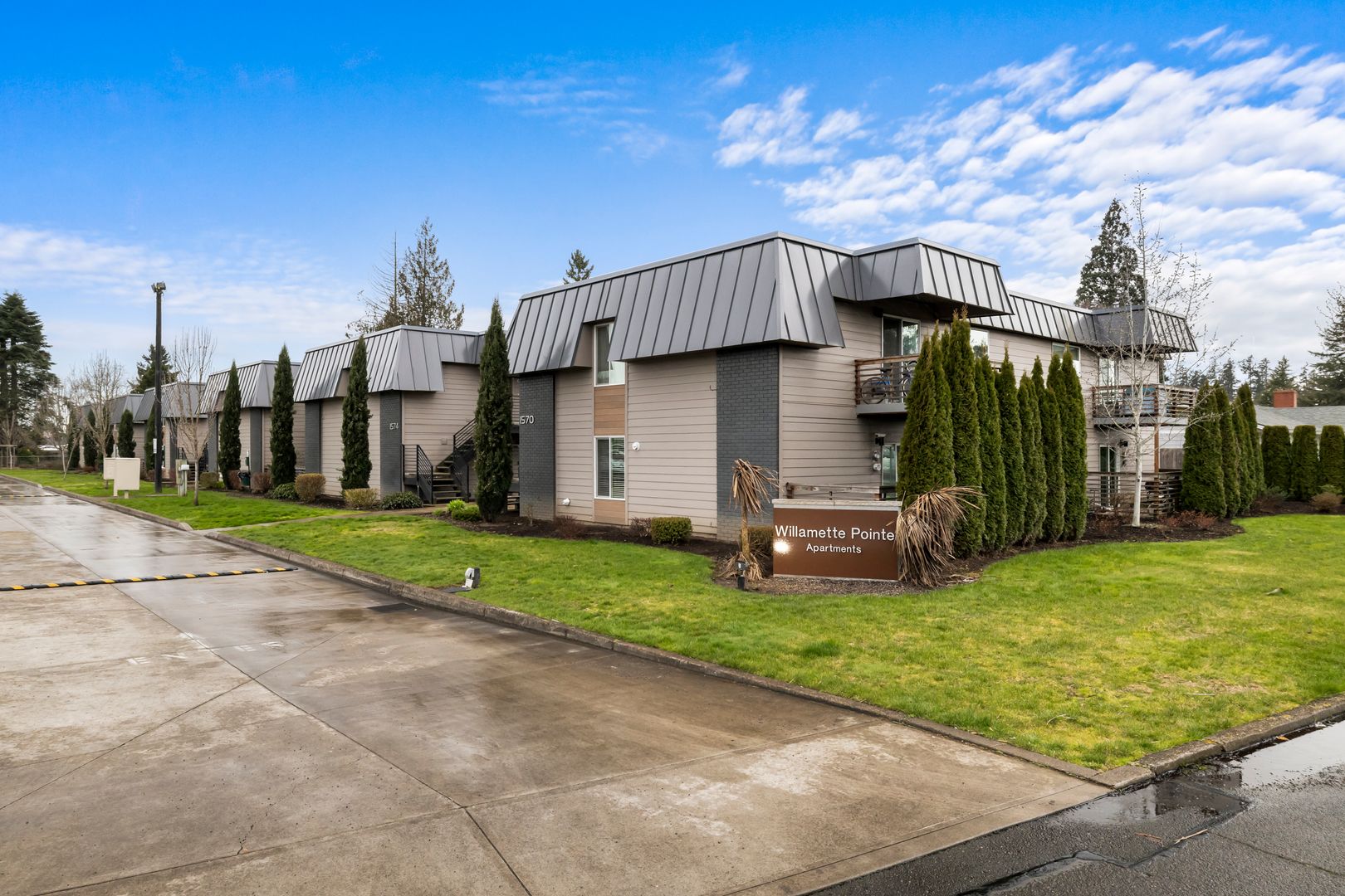 Woodburn Apartment: 1570-1590 James St