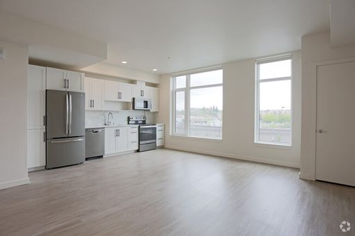 Our Spacious Studio Apartment! 4 Weeks Free!!! – photo 1