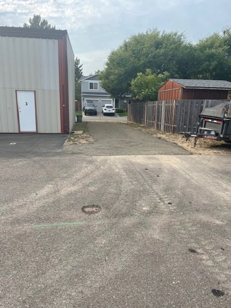 460 NE Airpark Way RV Parking, Newberg, OR 97132