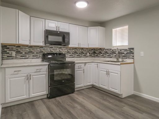 3 Bedroom Fully Remodeled Unit Available in Mt Angel***