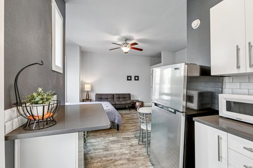 CENTER VIEW APARTMENTS-LIVE WELL, EVERYDAY - UP TO 8 WEEKS FREE + 2 WEEKS FREE ON 6-MONTH LEASES! – photo 1