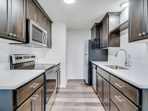 Grab 4 Weeks Free Rent! 1-Bedroom with Washer/Dryer & Parking