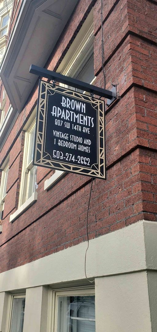 Portland Apartment: 807 SW 14th Ave