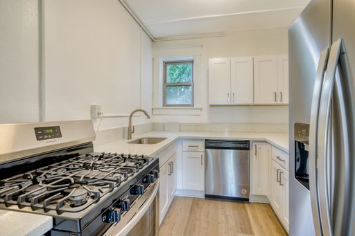 Updated Units in Desirable Goose Hollow Neighborhood! – photo 1