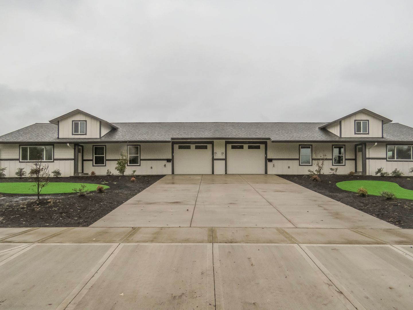 Newberg Multiplex: 2900 N Crater Lane - Unit 1