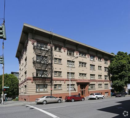Southwest Portland Living at its Finest! – photo 1