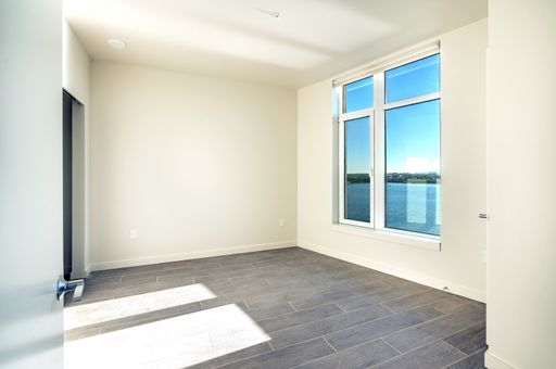 Premium One Bedroom Apartment with Walk In Closet and Full Waterfront Views! – photo 1