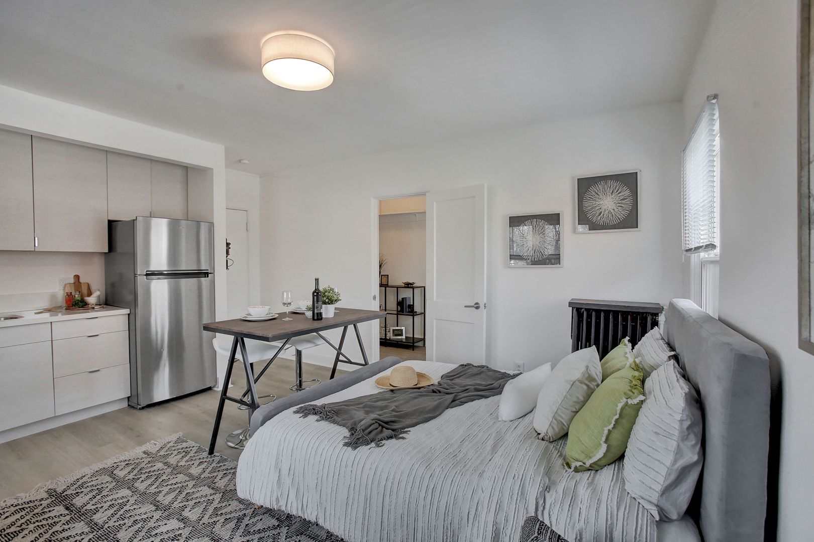 Portland Apartment: 1634 SE Hawthorne Blvd