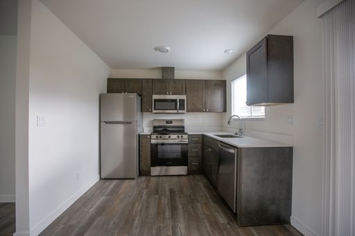 Move in Special- One Month Free - Renovated Gladstone Apartment ! 2 Bedrooms 1 Bath Coming Soon !