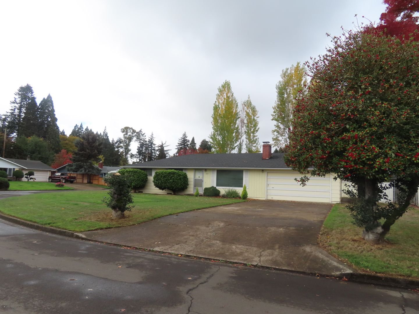 Eugene House: 315 Oak Leaf Dr.
