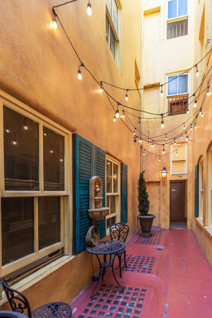 Portland Apartment: 1709 SW Morrison St.