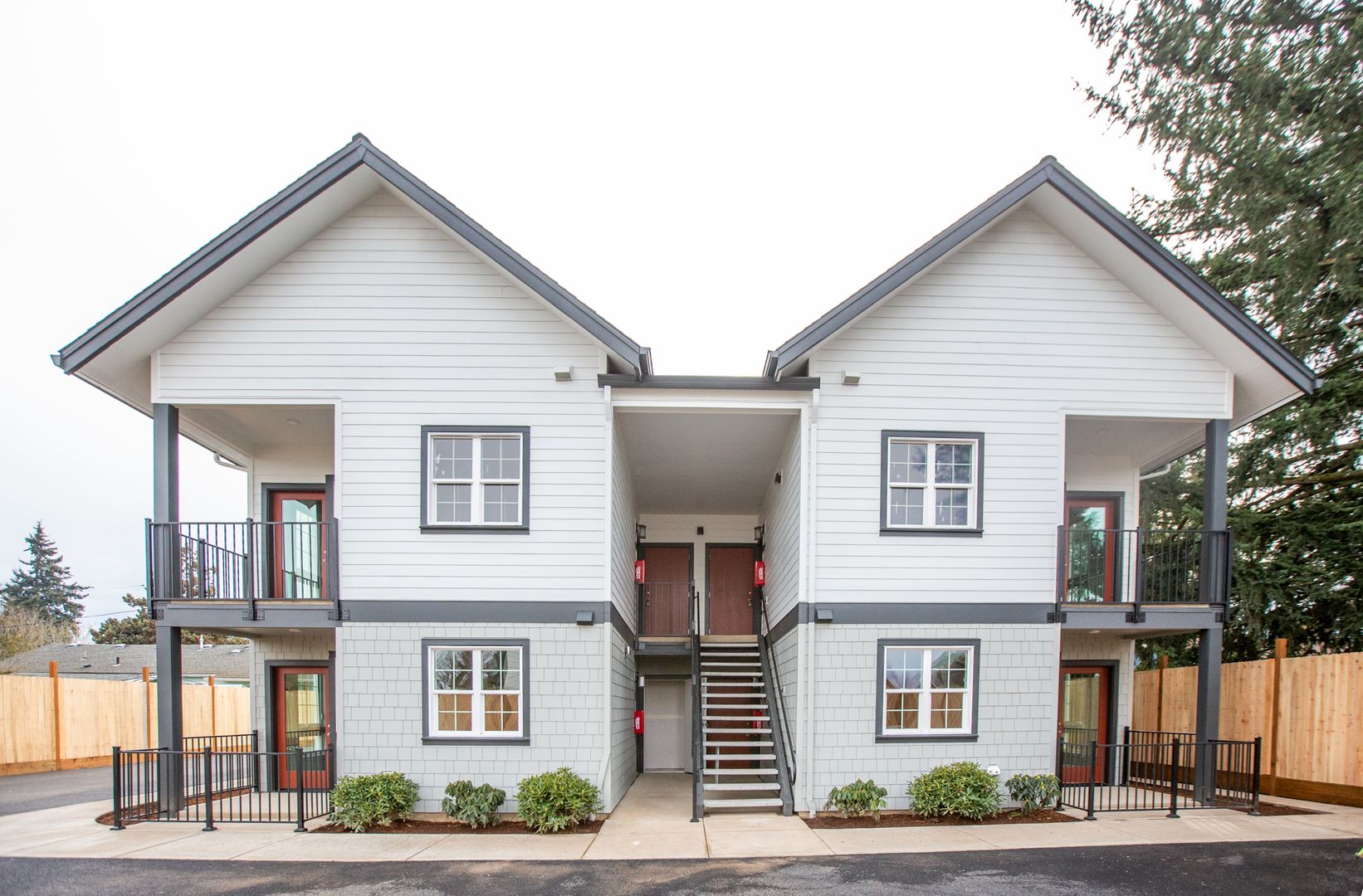 Woodburn Apartment: 1123 N 3rd St