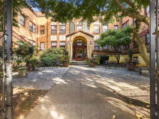 2215 NW Irving St -27 – photo 1