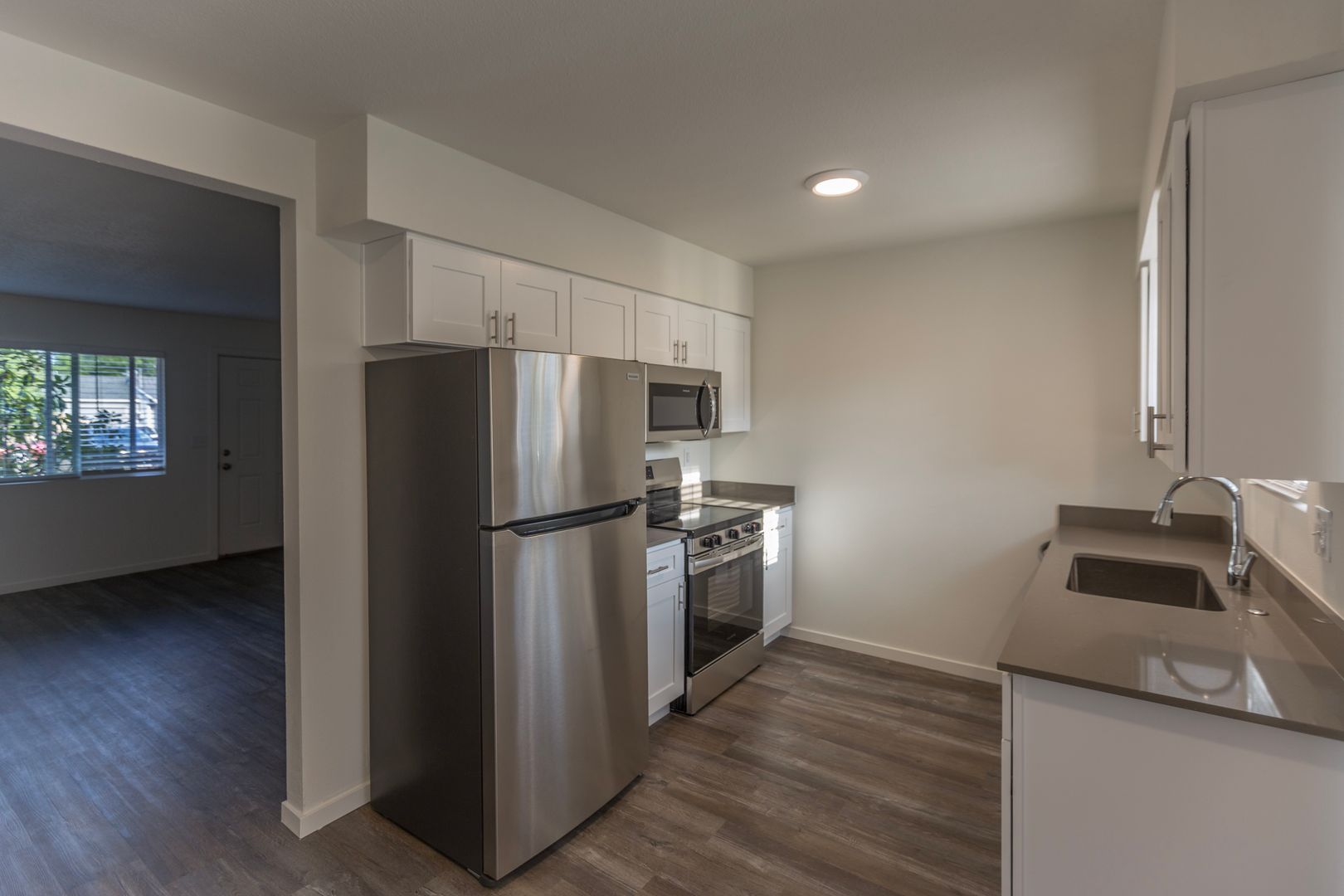 Newberg Apartment: 822 S Columbia St