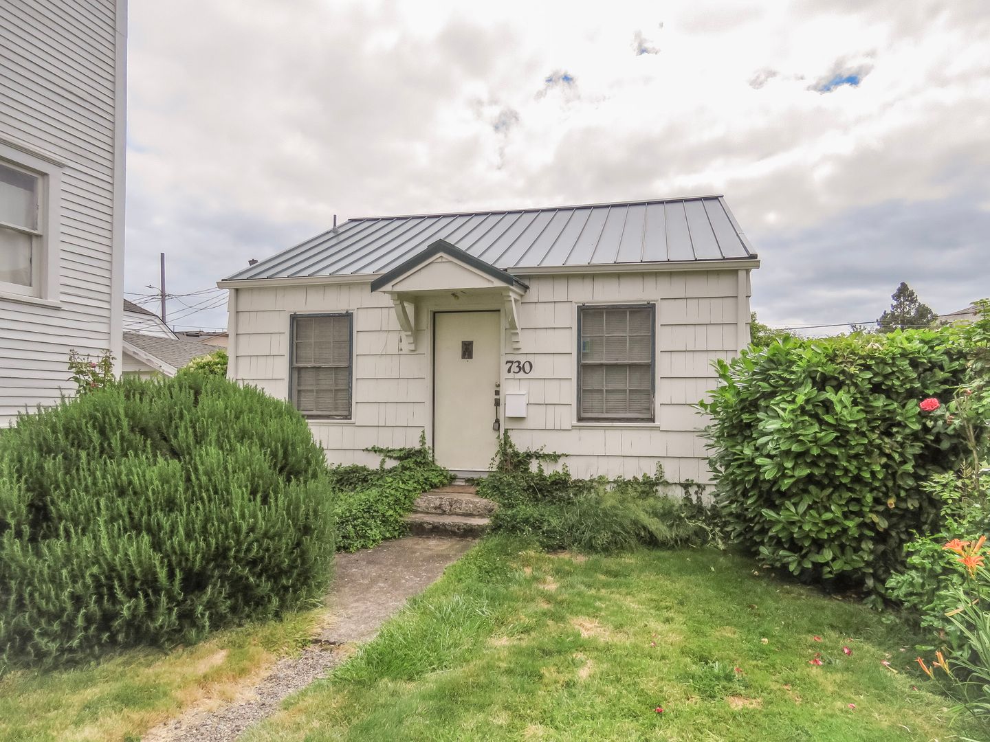 Salem House: 730 Cottage Street NE