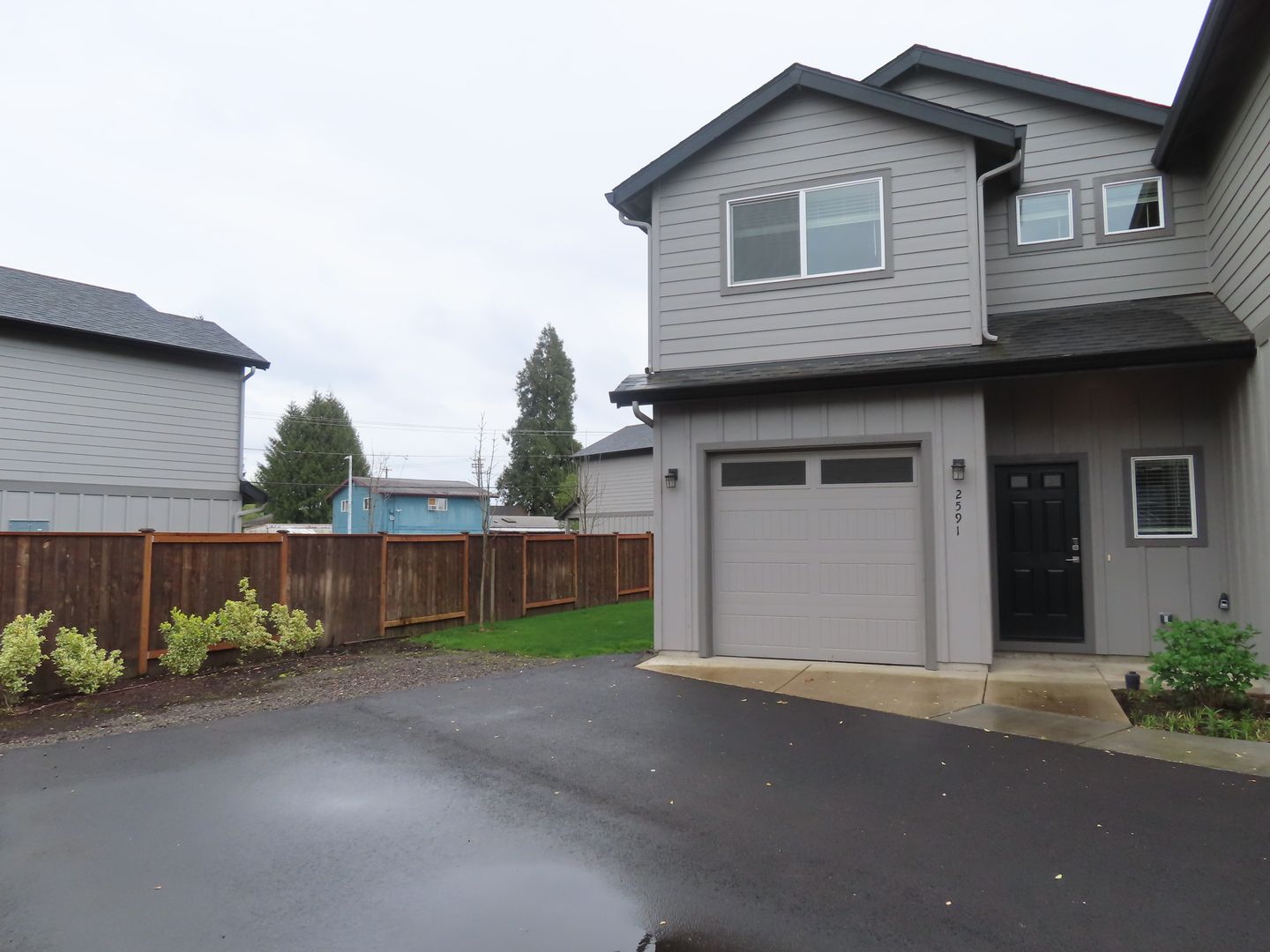 Eugene Apartment: 2587 Justine Ln.