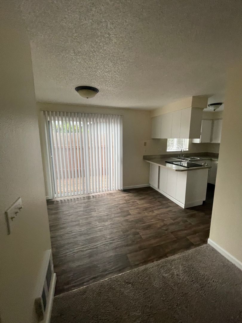 Vancouver Apartment: 5803 and 5815 NE 34th Street