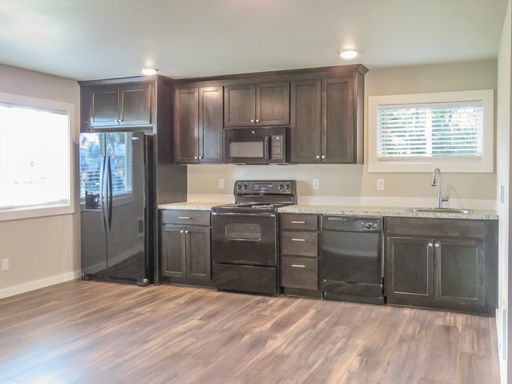 Check out this Remodeled 2 Bedroom Duplex in Woodburn – photo 1