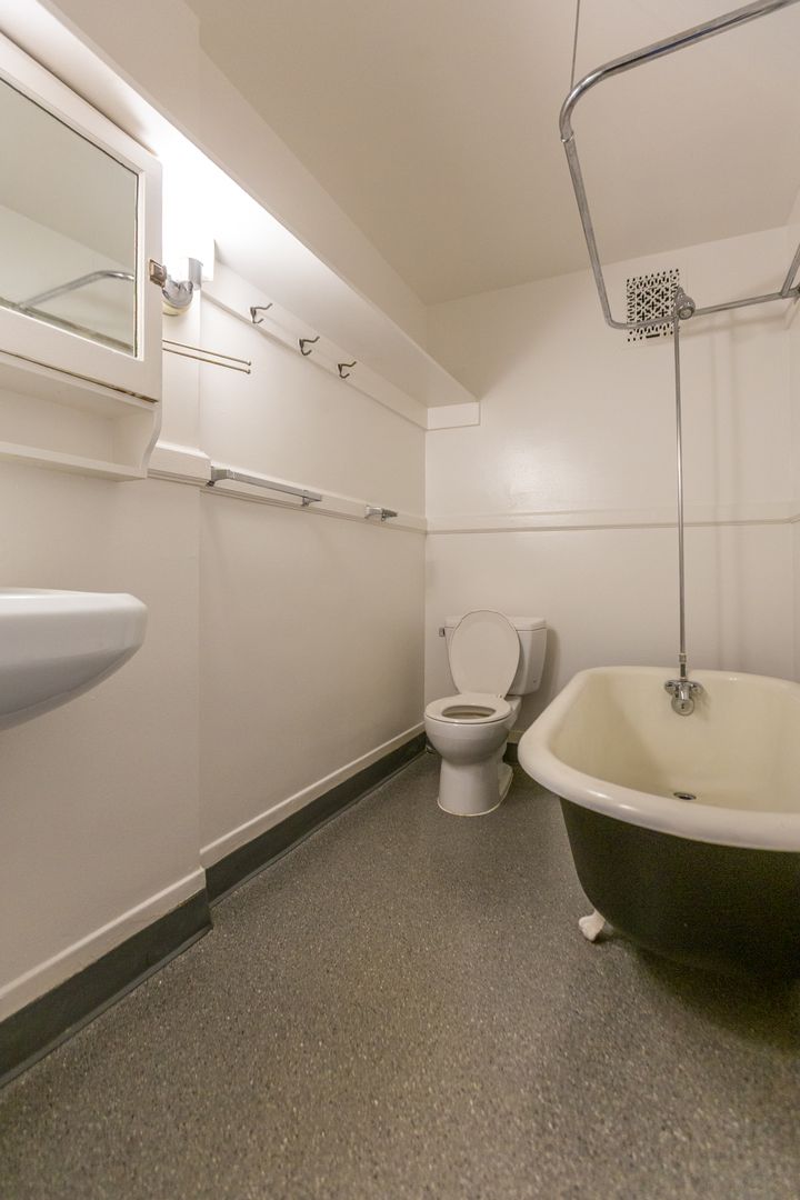 Portland Apartment: 909 SW 12th Ave.