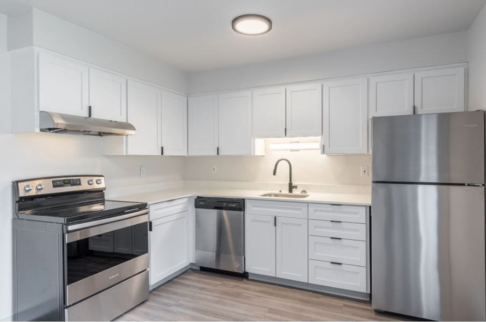 Vancouver Apartment: 2478 Rossiter Lane