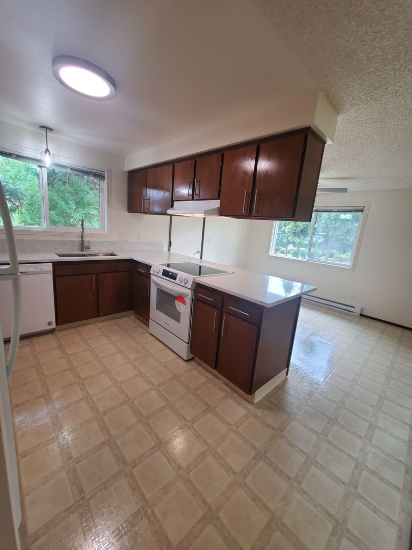 Dallas Apartment: 2323 SW Elmwood Dr