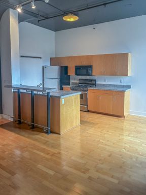 Parking Spot Included!! Improved Price! North Block Studio Available Now- Parking Spot Included!! – photo 1