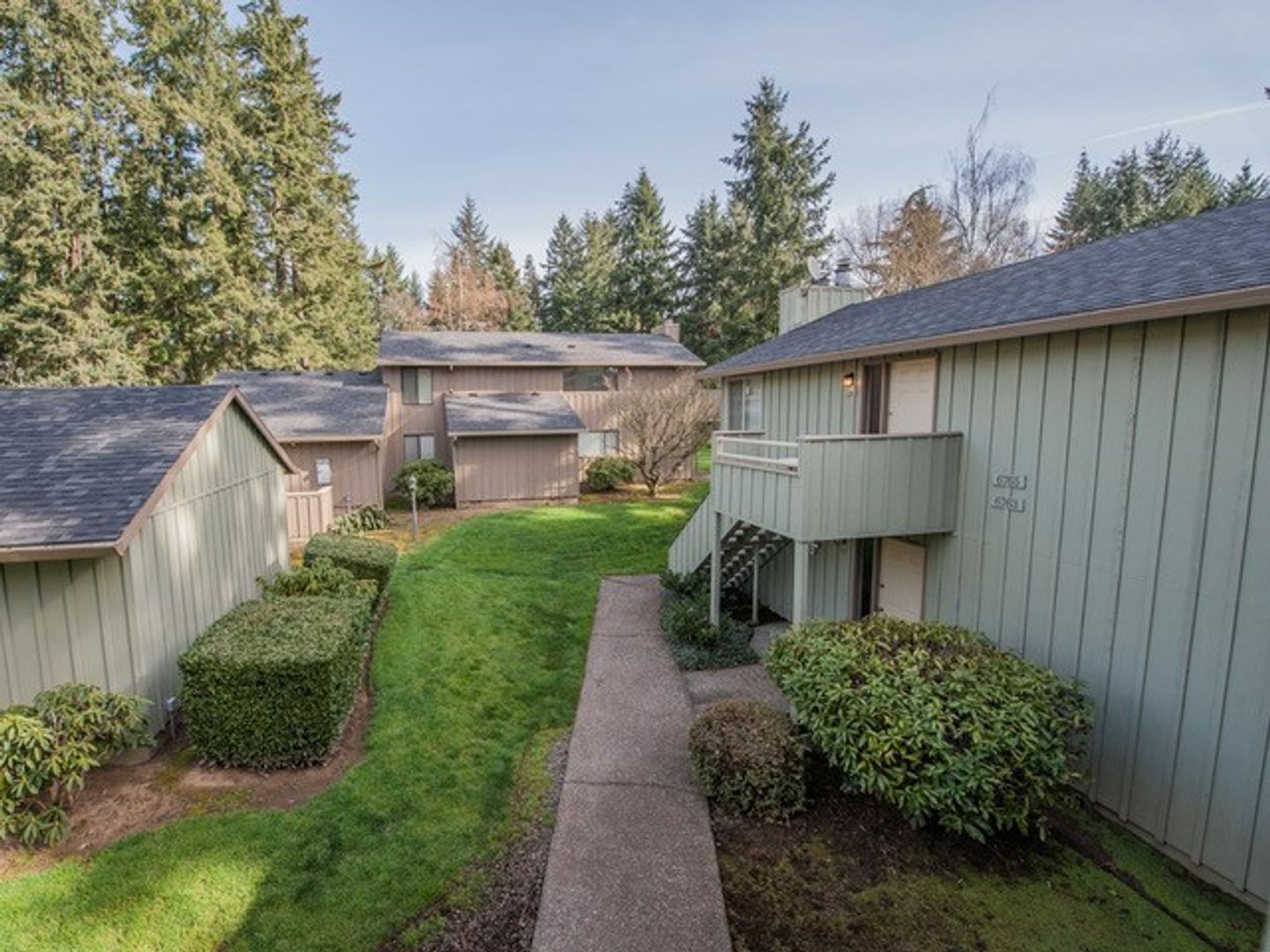 Lake Oswego Apartment: Montauk Circle