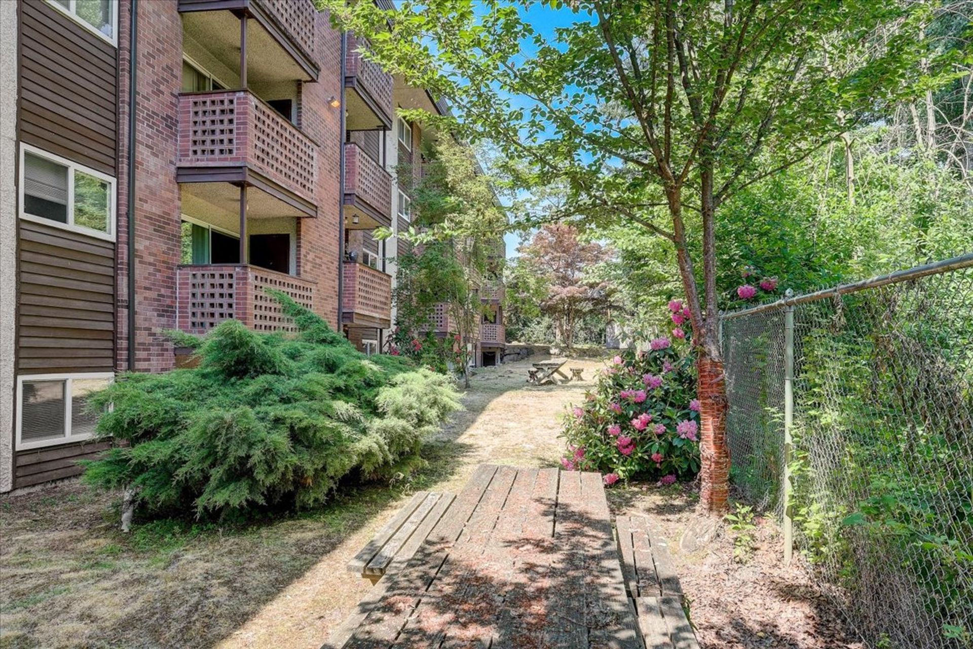 Seattle Apartment: 818 Northeast 106th Street