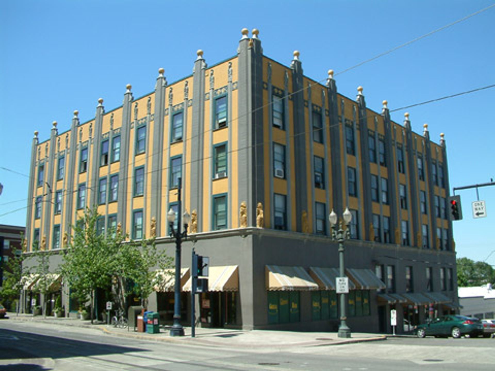 Portland Apartment: 1615 SW Morrison St.