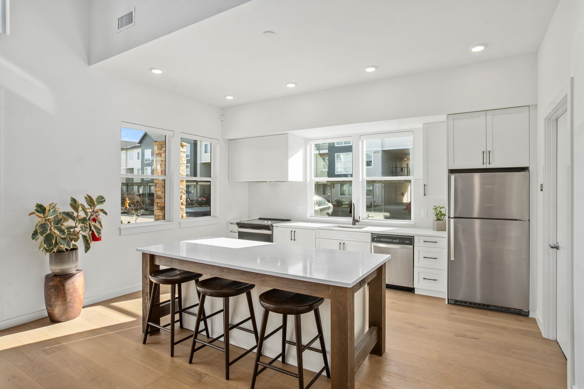 Woodburn Apartment: 1310 N Pacific HWY.