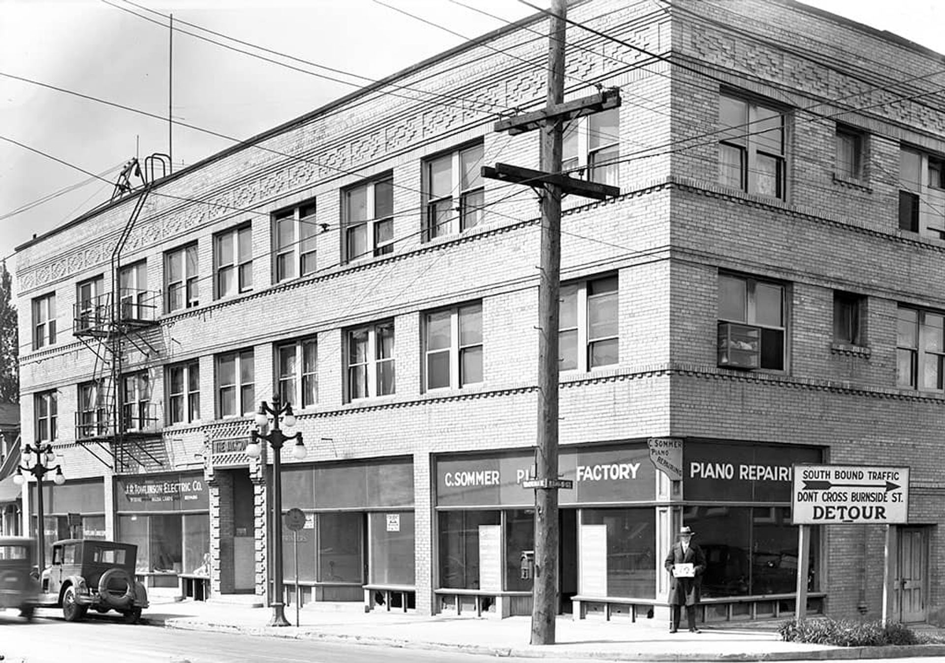 Portland Apartment: 131 NE Martin Luther King Jr. Blvd.