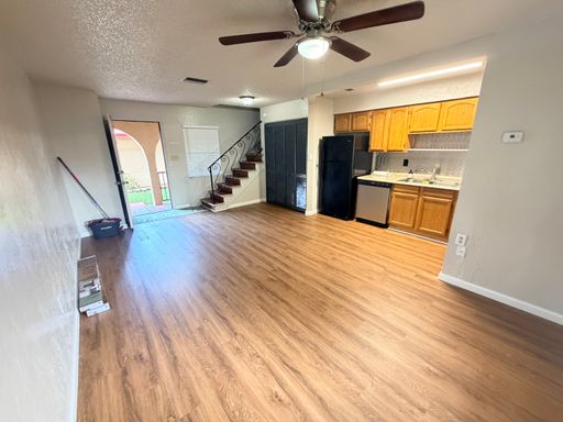 729 Rebecca St , Lakeland, FL 33805 photo 3