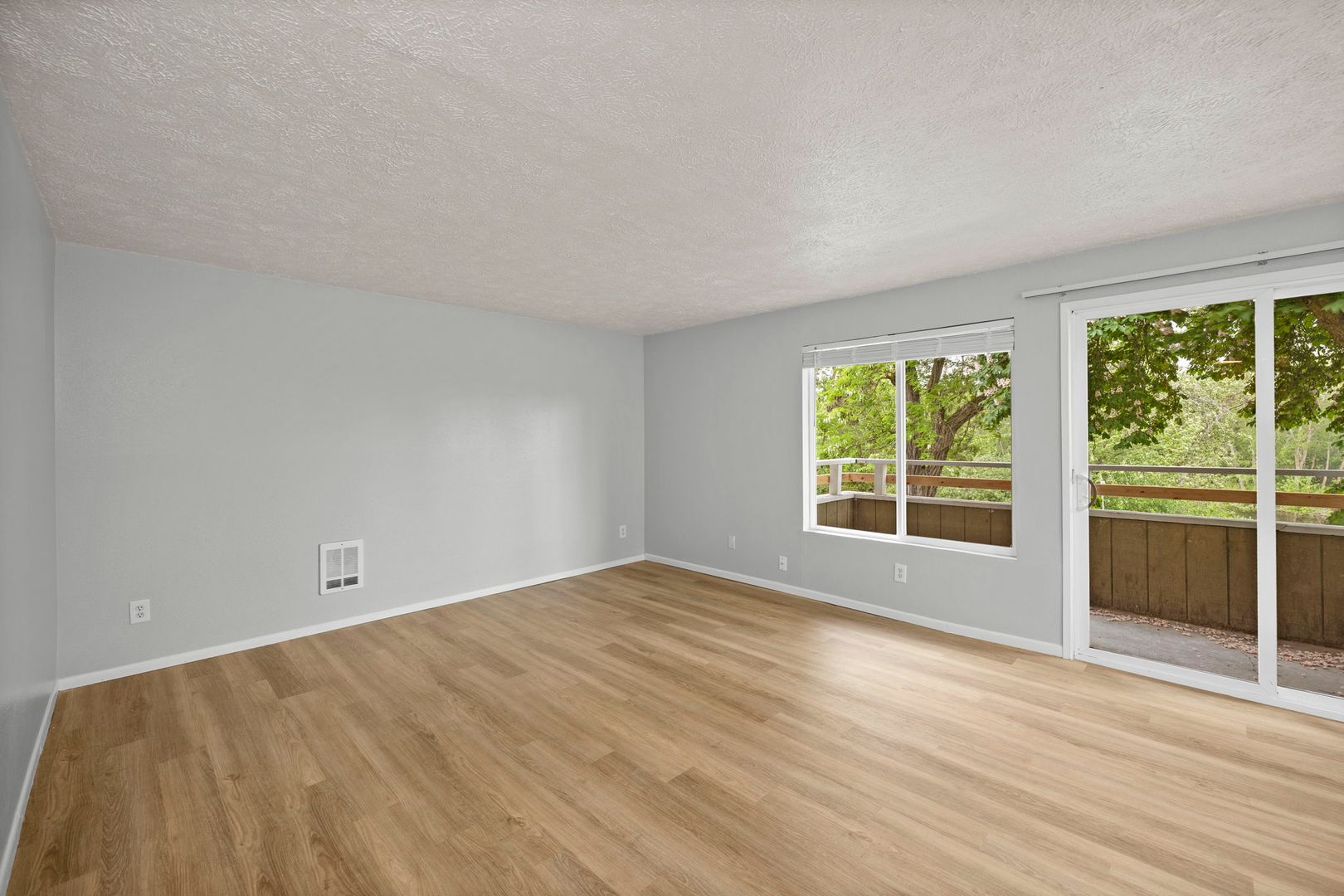 Spokane Apartment: 3001 E Upriver Drive