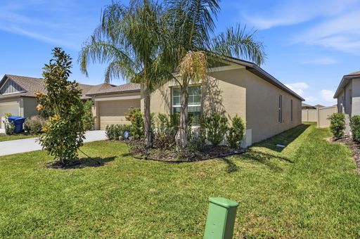 35029 Brackett Bend, Zephyrhills, FL 33541 photo 2