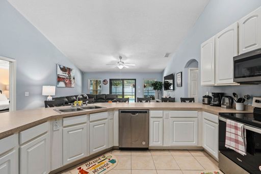 1030 Coventry Rd, Davenport, FL 33897 photo 9