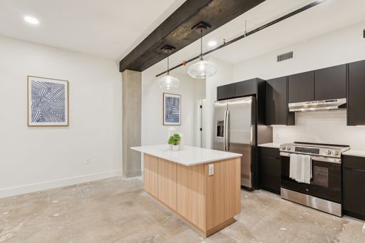 Inspired by Industry, Crafted for Comfort: Luxury 1-Bedroom Apartment – photo 1